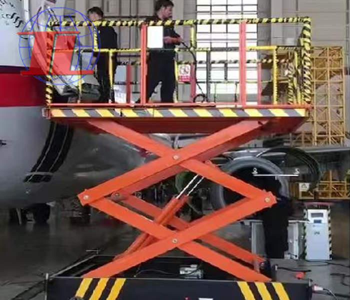 大型機場升降車